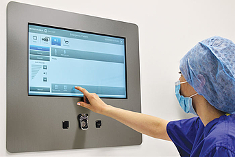 Nurse using OpenOR to control the operating room 