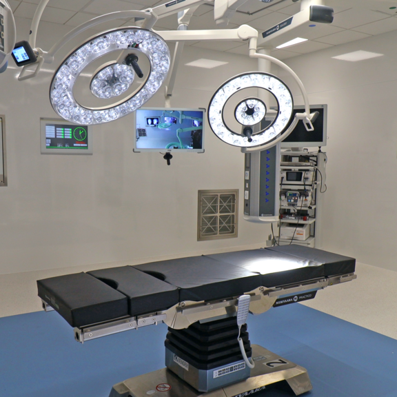 Operating room with lights, CP9, PACS, operating table and AV equipment