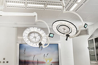 Q-Flow Fluent and Vision Surgical Lights in an Operating Theatre