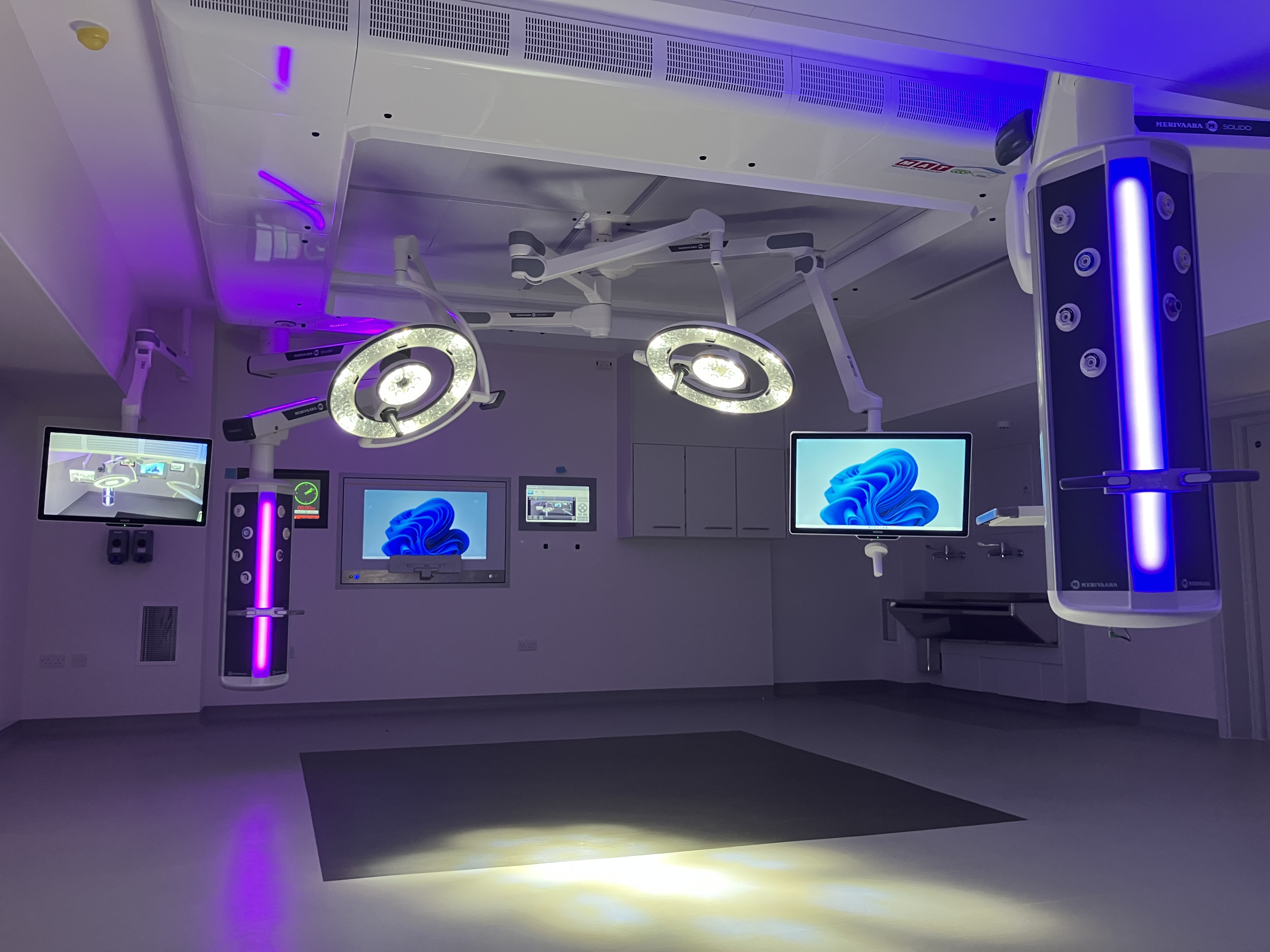 Integrated Audio Visual (AV) solutions in an operating theatre