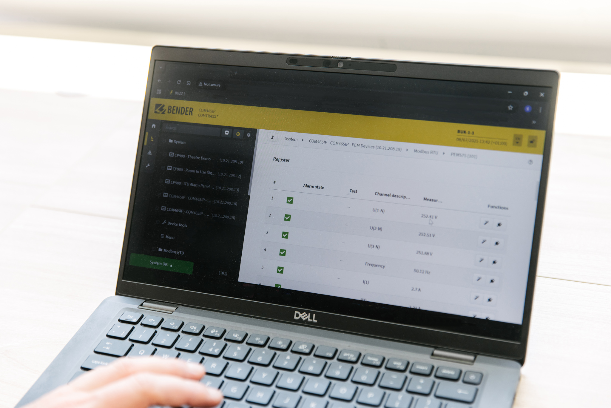 Image of tablet with smart cloud monitoring included