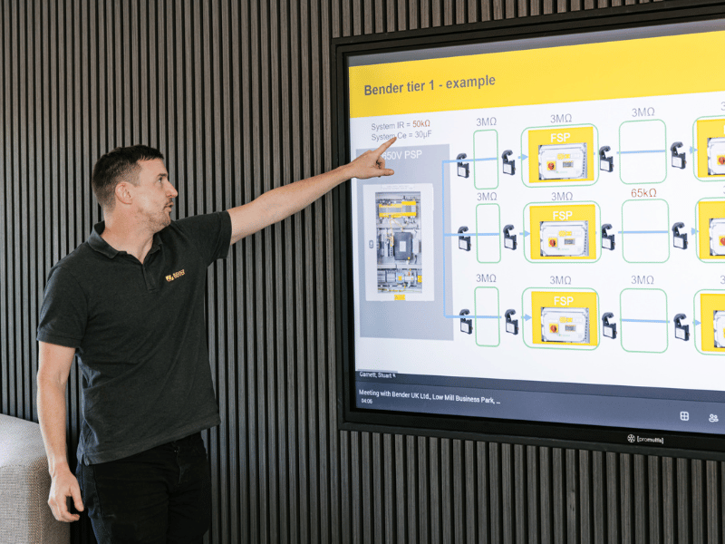 Image of a Bender employee presenting CPD event